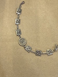Bracelet Menorah. 